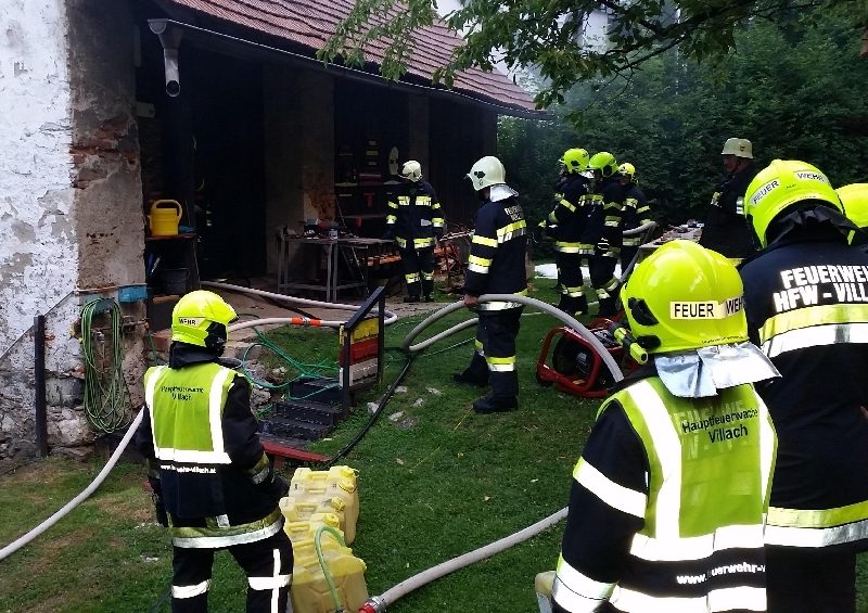 Beginnender Wirtschaftsgebäudebrand (Bild 5)